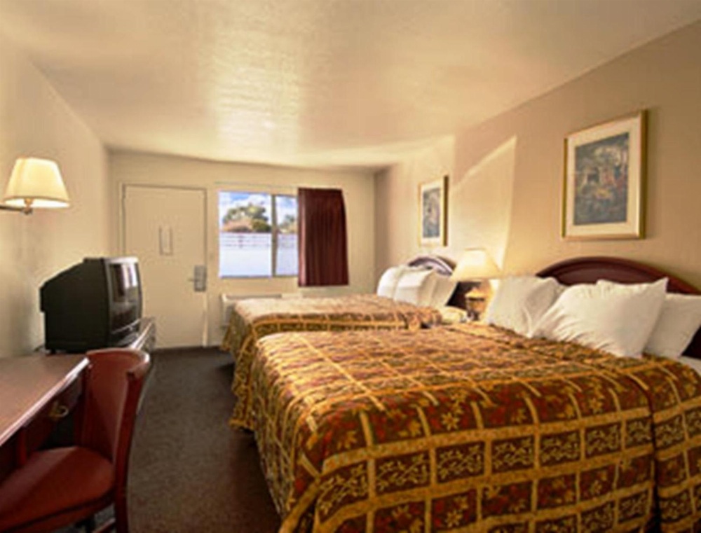 Queen Room with Two Queen Beds - Non-Smoking