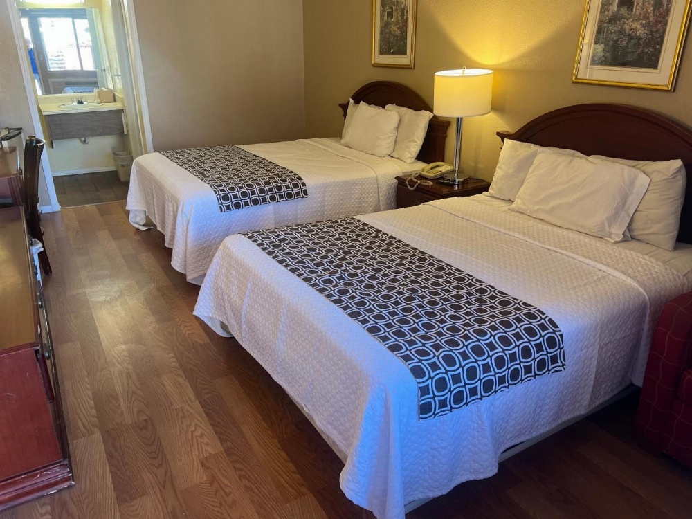Park Avenue Inn & Suites